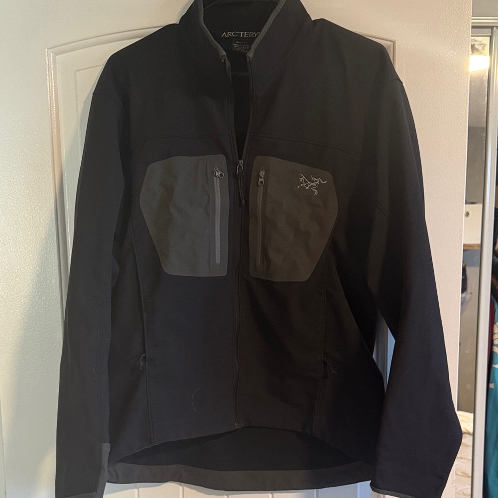 Arc'teryx Men's Dark Gray Performance Jacket